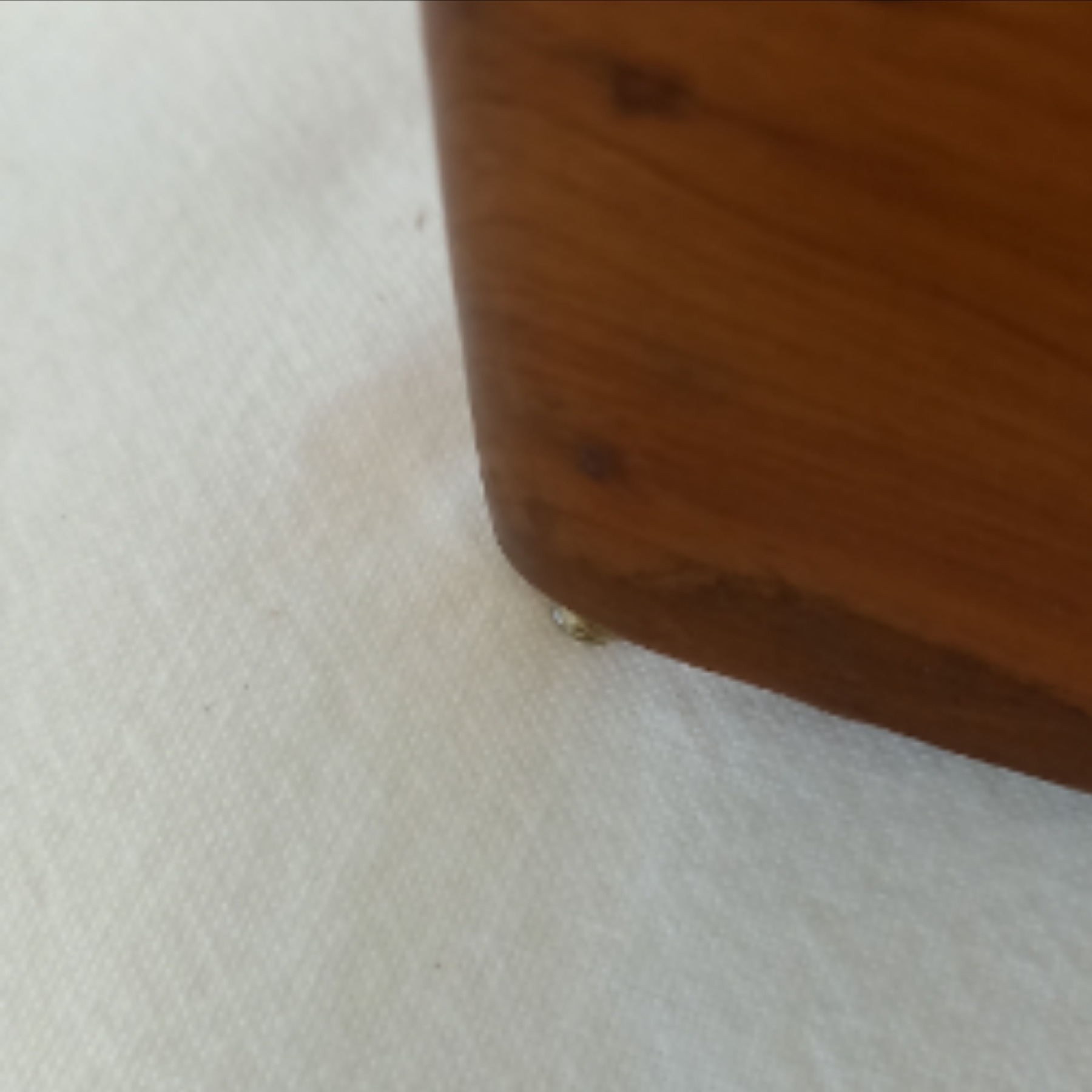 Voir photo 9 de Jeu d'échec en bois composé de 17 pièces plus un coffret. Jeu d'échec en bois composé de 17 pièces plus un coffret. Bon état - Vue 9 -